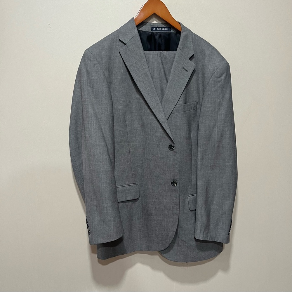 Dockers suit set
